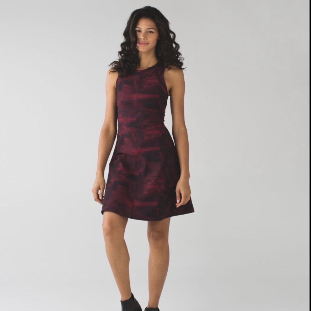 Lululemon &go 'Til Dawn DressMini Domo Pixel Berry Rumble Black / Black